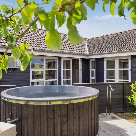 Hakan - 900m From The Sea By Interhome Nedre Lysabild